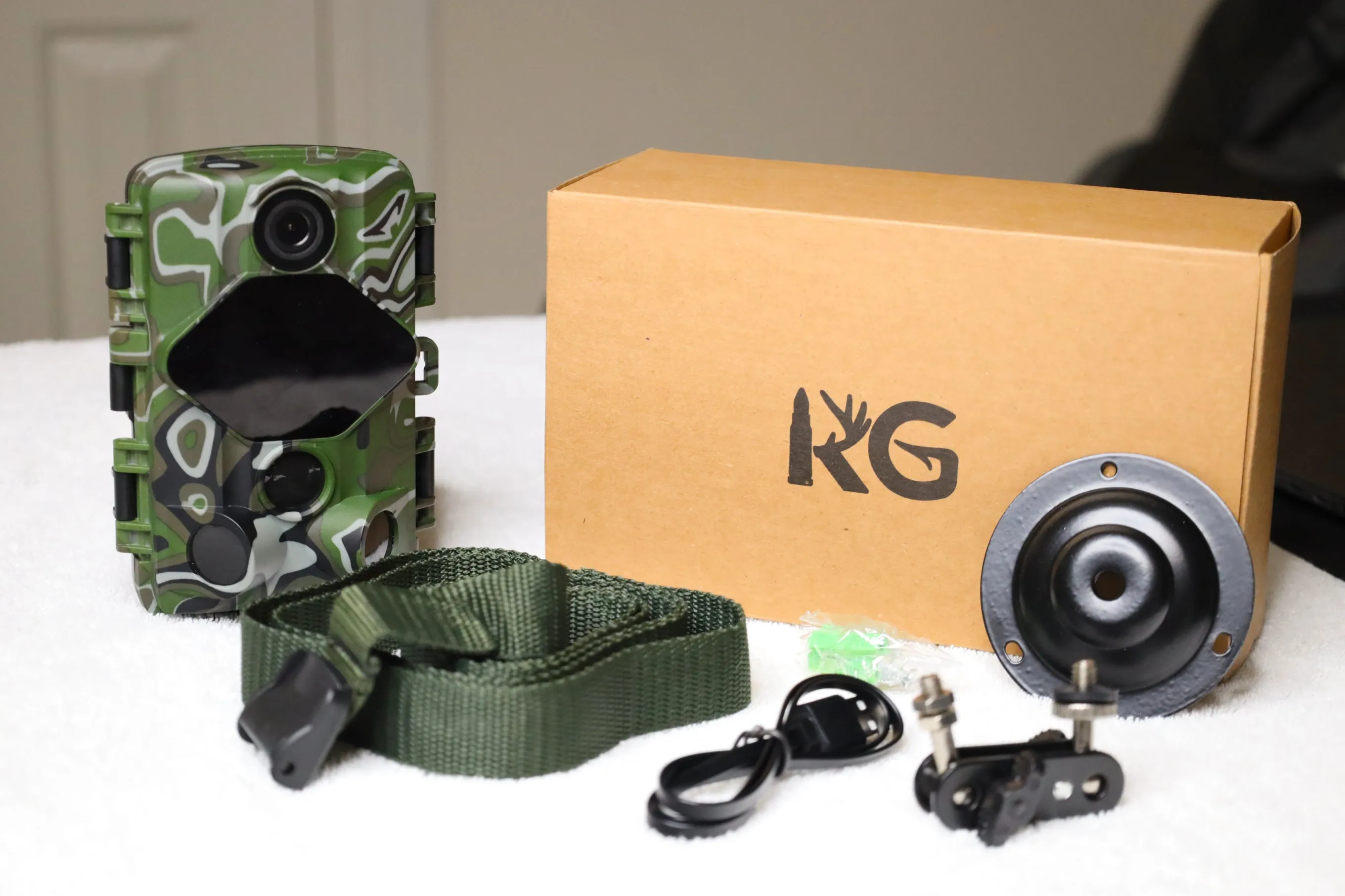 KG High-Resolution Trail Camera with Night Vision and Motion Activation