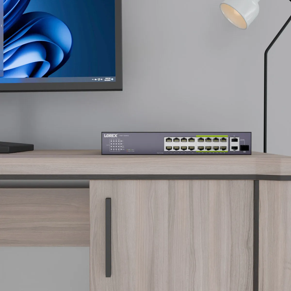 Lorex 16-Port Unmanaged Switch (8-port ePoE and 8-port PoE ) and 250W Power Budget
