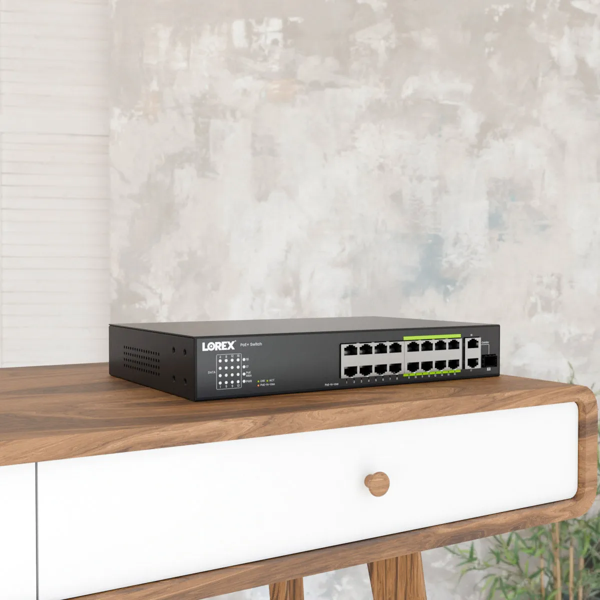 Lorex 16-Port Unmanaged Switch (8-port ePoE and 8-port PoE ) and 250W Power Budget